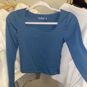 A&F SEAMLESS LONG SLEEVE TOP